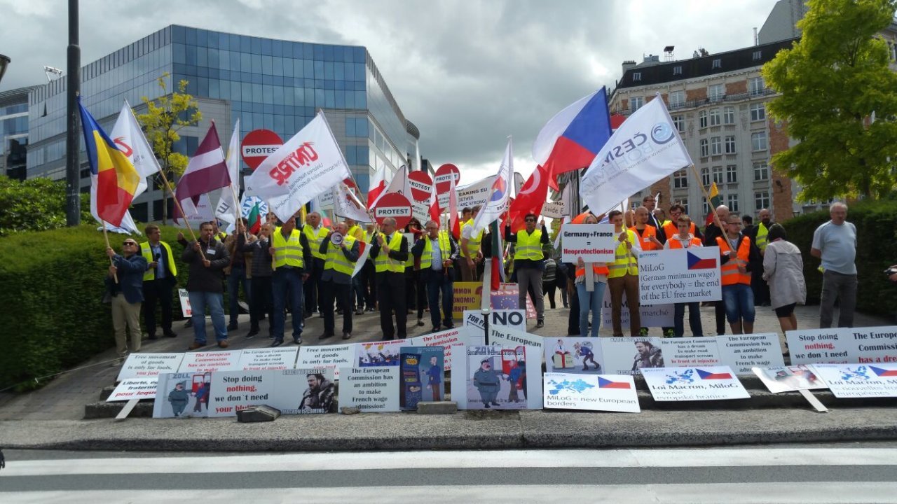 UNTRR solicită autorităților române să intervină pentru suspendarea aplicării Legii Macron din Franța