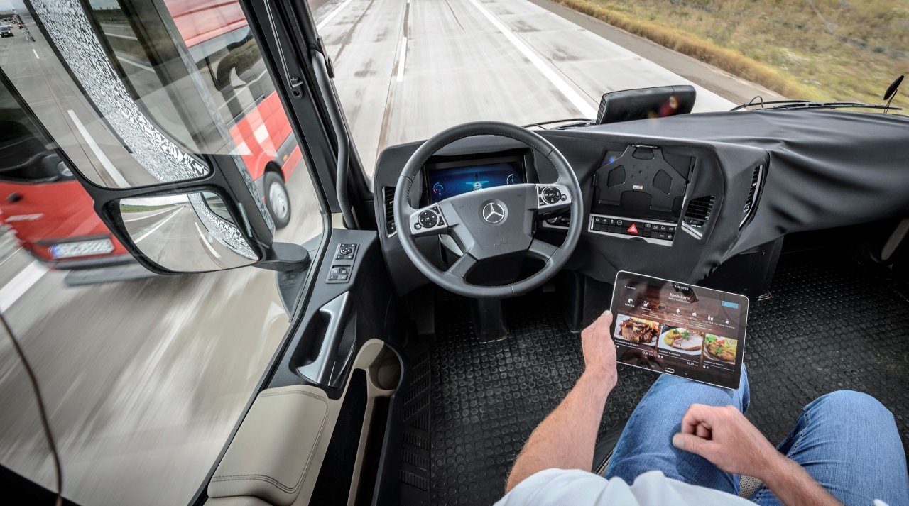 Franța a autorizat circulația vehiculelor autonome pe drumuri publice