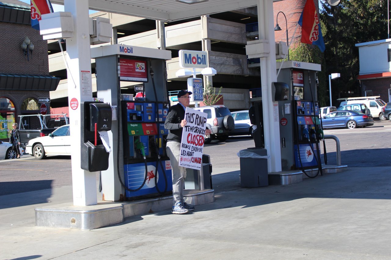 Carburanţii s-au scumpit în România şi s-au ieftinit în Bulgaria