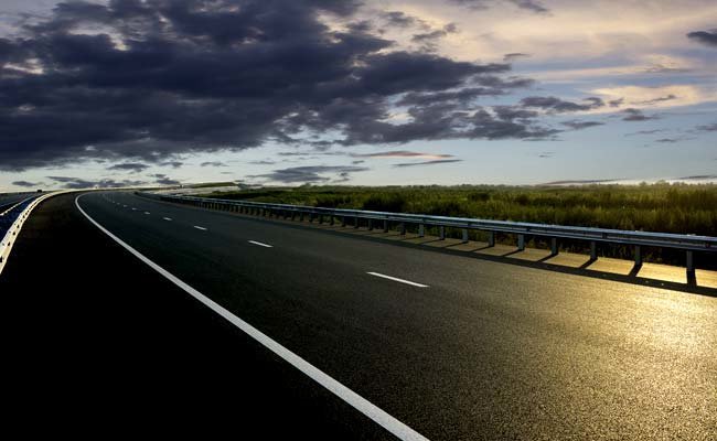Lucrările de reparaţii curente continuă pe mai multe sectoare de autostradă din România. Nu se închide nicio autostradă.