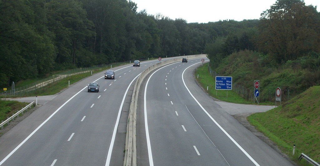 Fonduri europene pentru o porțiune de autostradă și două de drumuri