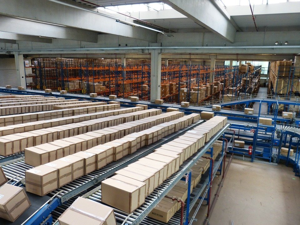 Sztuczna inteligencja (AI) w logistyce. Jak uczące się maszyny zmienią logistykę