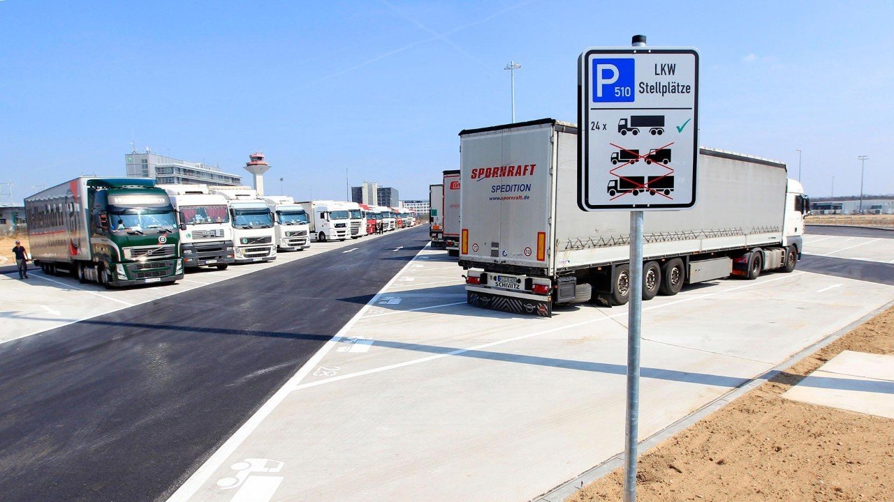Eurotunnel oferă parcare securizată pentru camioane