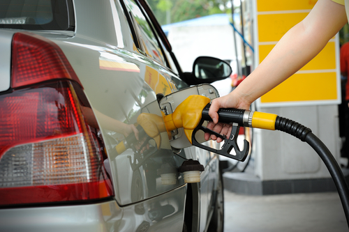 Prețul carburanților creşte, în timp ce vânzările scad. Care este efectul real al majorării accizei?