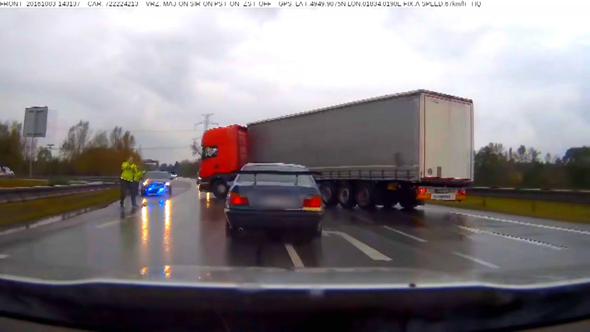 Un șofer de camion a intervenit pentru a opri o urmărire periculoasă în Cehia