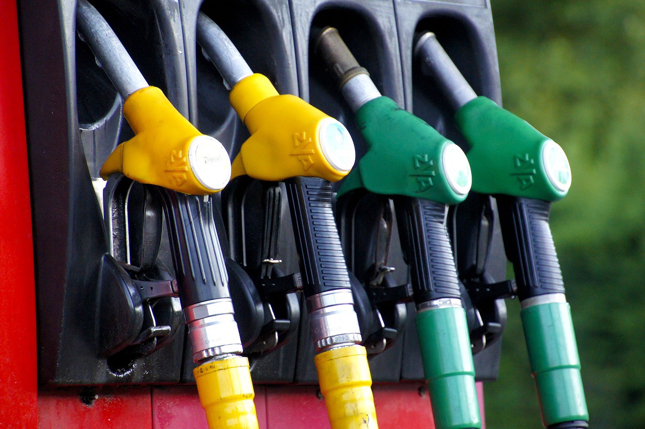 Patronatele din industria petrolieră acuză Uniunea Europeana că ar favoriza vehiculele electrice