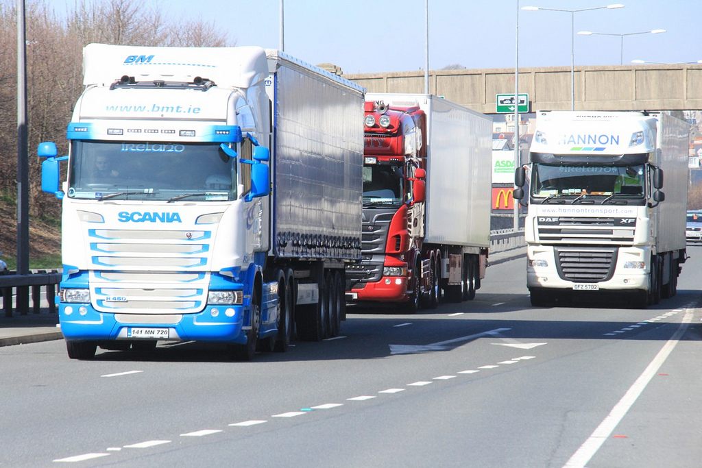 Cehii acuză ipocrizia Vestului. Transportatorii din țările din vestul Europei ignoră prevederile privind detașarea angajaților