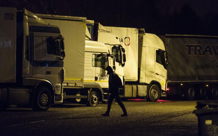 Éjszakai parkolási tilalom Belgiumban az E40-es út mellett – a járművezetők tiltakozással fenyegetőznek