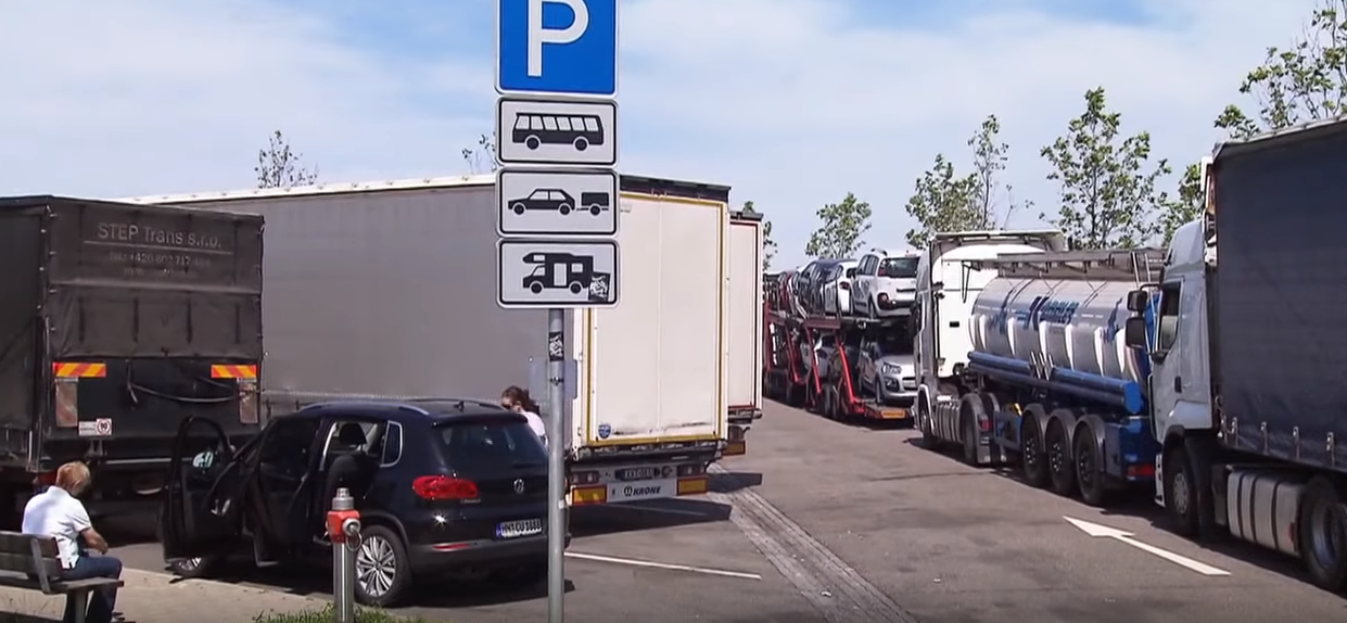 Neue Lkw-Parkplätze an der A43