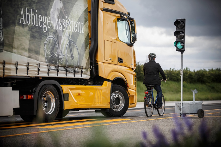 Berlin startet sein eigenes Förderprogramm „Abbiegeassistent Berlin”. Wer kann sogar 1500 Euro pro Lkw erhalten?