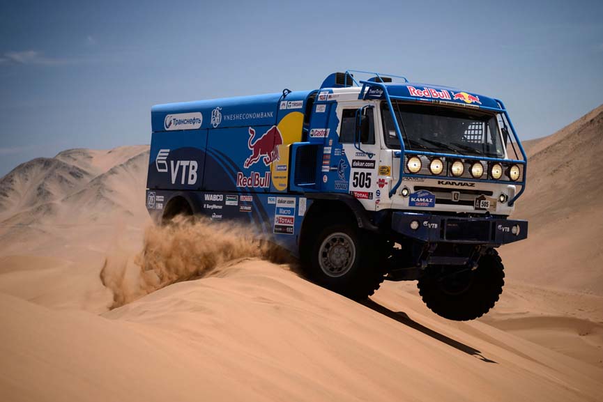 Spectaculoasa cursă de camioane de la Raliul Dakar