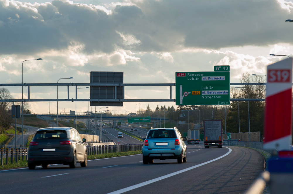 TransINSTANT: Via Carpatia coraz bliżej | Francuska droga RN 118 zamknięta dla ruchu ciężarówek | Atak zimy w Wielkiej Brytanii. Klienci Tesco oburzeni brakiem dostaw