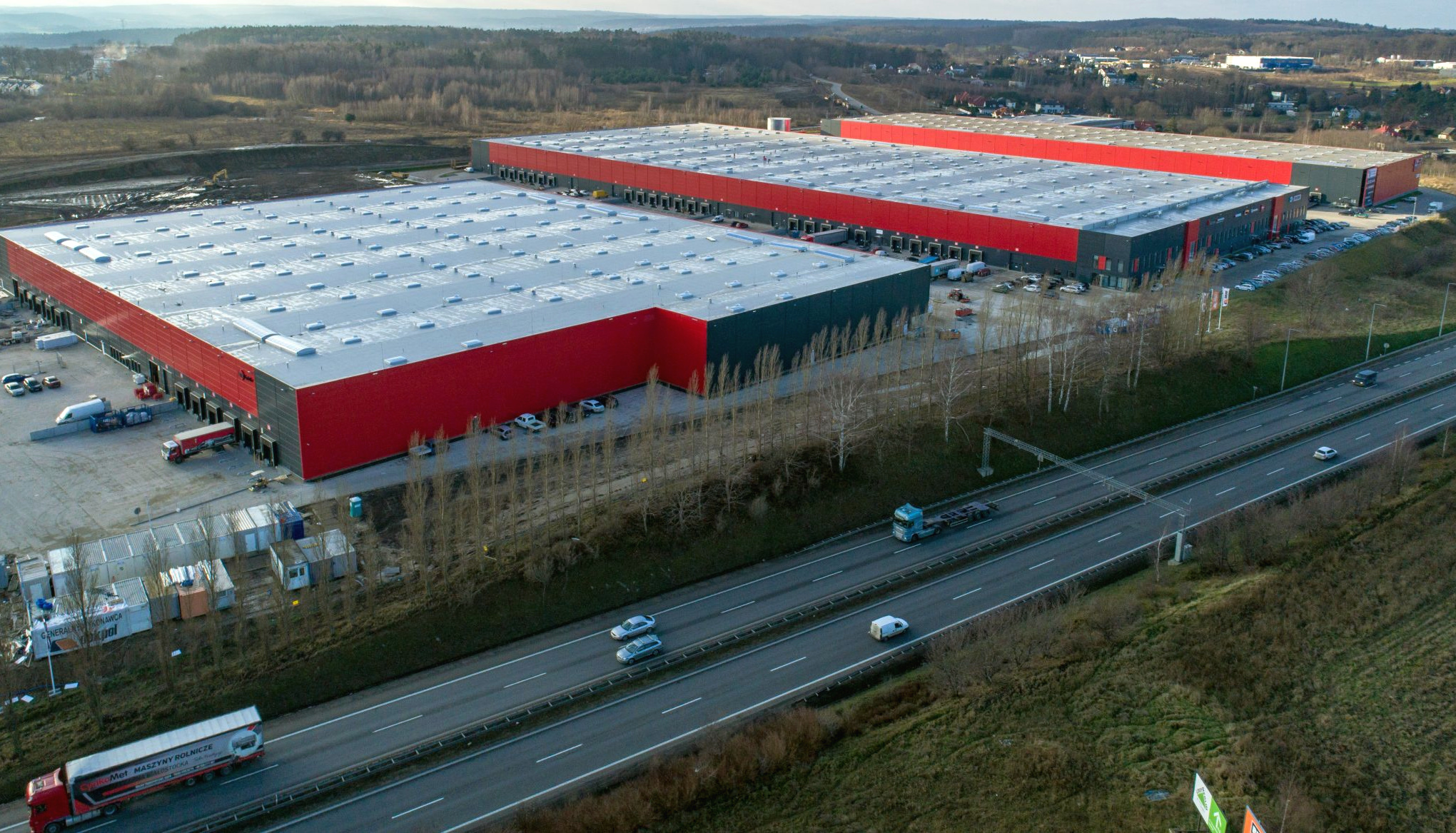 TransINSTANT: Zatrudnienie w transporcie i logistyce wzrośnie | Przewozy w Niemczech zdrożeją | LPP powiększa magazyny