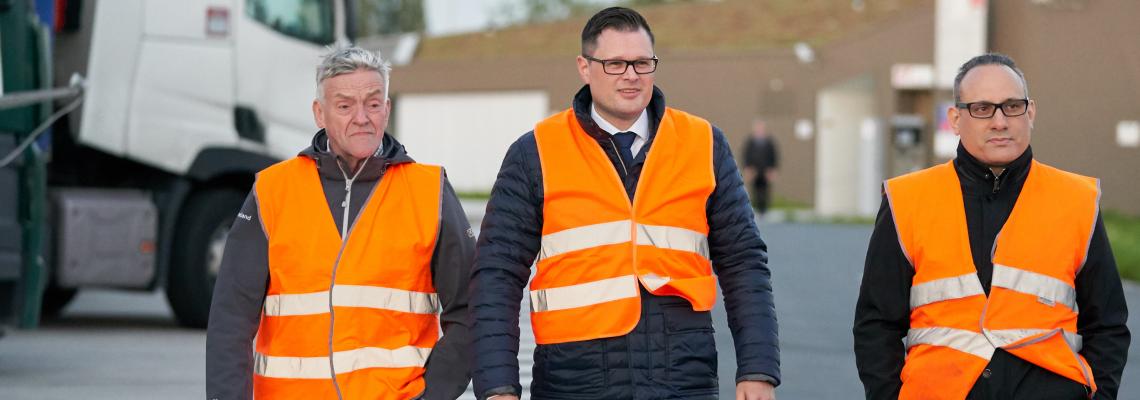 Doi parlamentari europeni și un membru IRU au petrecut o noapte într-o parcare de camioane din Belgia. Ce concluzii au tras aceștia?