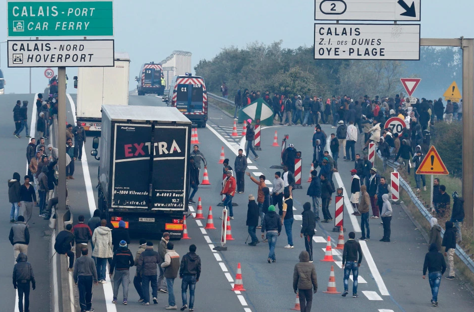 Situația de la Calais rămâne incertă. “Macron nu a luat în calcul cerințele transportatorilor.”
