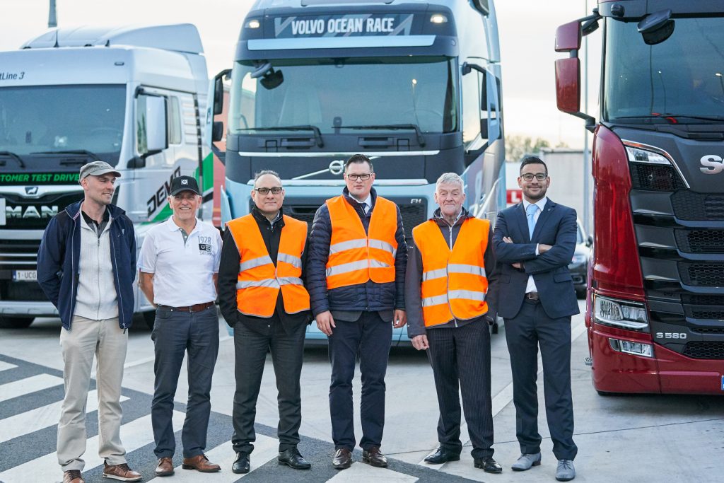 Kamionba zárt európai képviselők – jobb későn, mint soha?!
