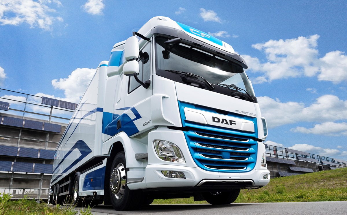 100 km egy töltéssel. A DAF is előállt a saját elektromos teherautójával.
