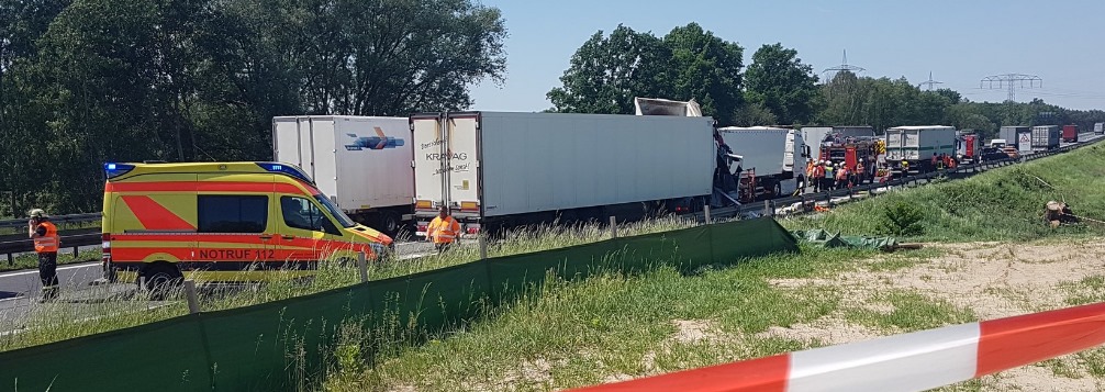 Egy tragikus baleset megölt két kamionsofőrt, ezt két kollégája filmre vette. Két év börtön fenyegeti őket.