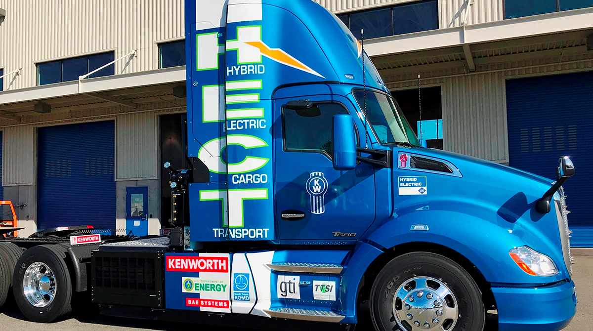 A Kenworth új hibrid teherautója 280 kilométer hatótávolsággal rendelkezik