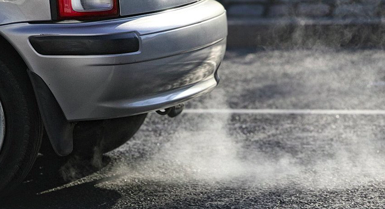 Radarok ellenőrzik a kipufogógázok összetételét. Még idén repkedni fognak a büntetések.