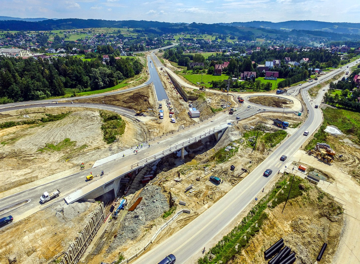 Pierwszy wiadukt na budowanym odcinku drogi S7, czyli zakopianki, między Lubieniem a Rabką Zdrój, został oddany do użytku kilka dni temu. Kierowcy mogą nim jechać do granicy, w kierunku na Chyżne.