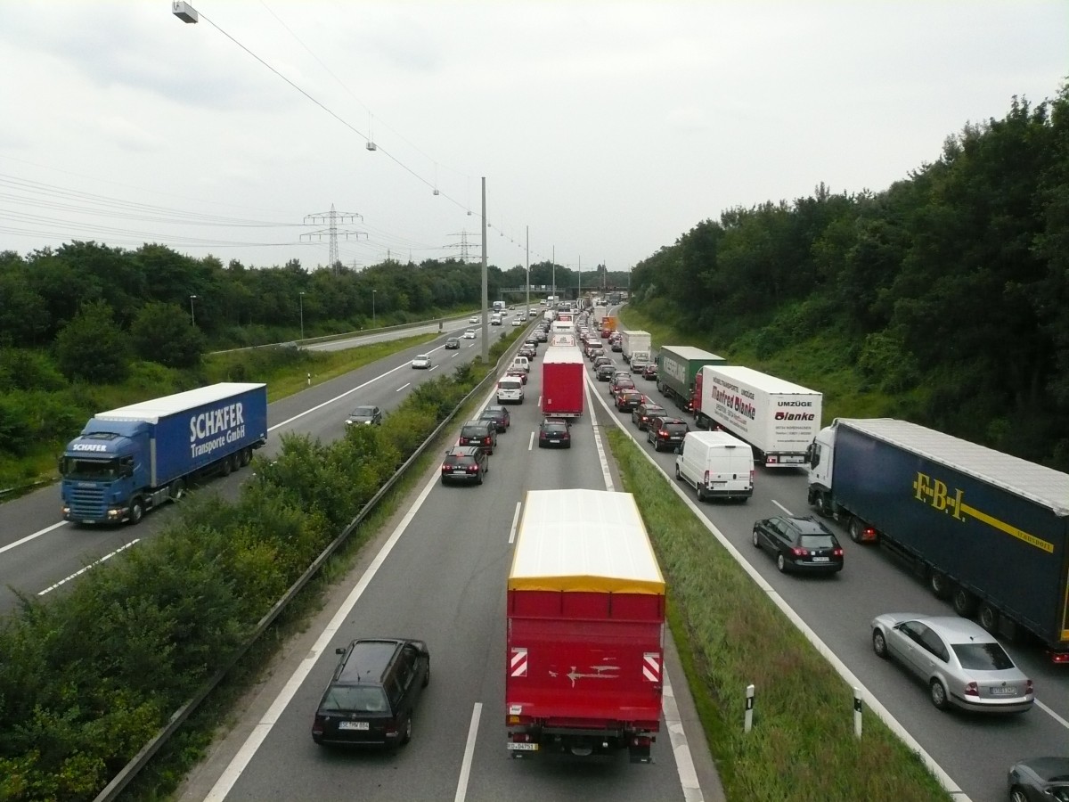 InfoTRUMPAI: „DHL“ planuoja įgyvendinti pervežimus tik ekologiškais vilkikais | Transporto sektoriuje – 2 tūkst. laisvų darbo vietų | Šiauliuose auga darbuotojų skaičius
