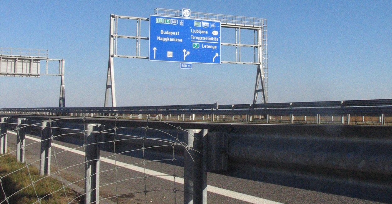 Siófoknál teljes pályazár mellett több mint 20 km-en újítják fel az M7-est szerdától