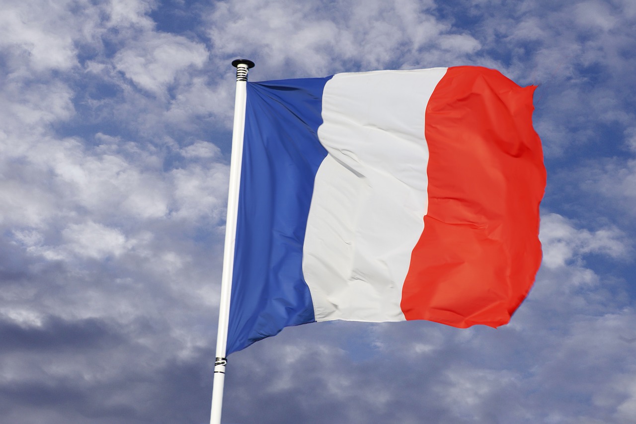 A franciák szigorítanak az előírásokon. Magasabb büntetések a Loi Macron előírásainak megsértéséért