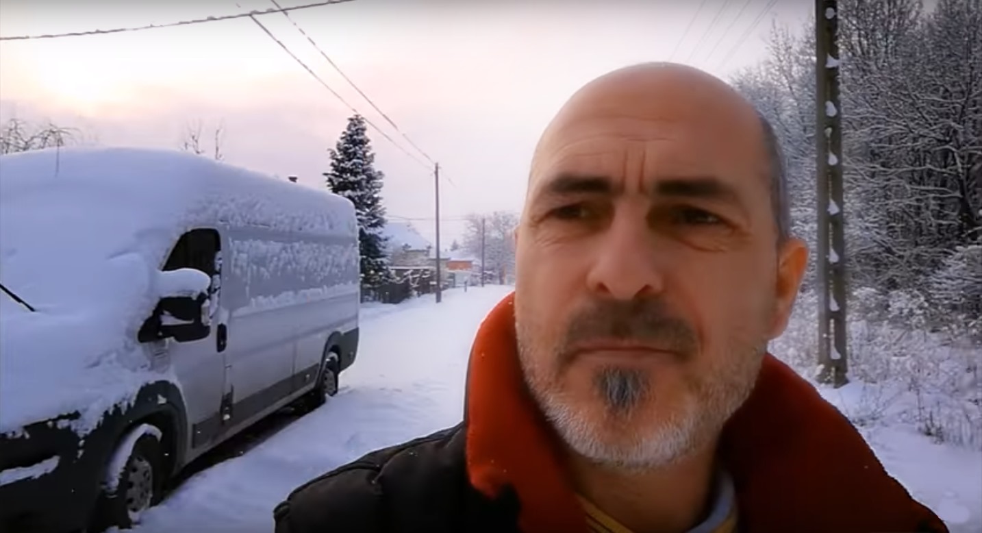 Téli túlélő-felszerelés – ezekkel készüljönek a télre a kezdő furgonisták! – Varga Szilárd vlogja