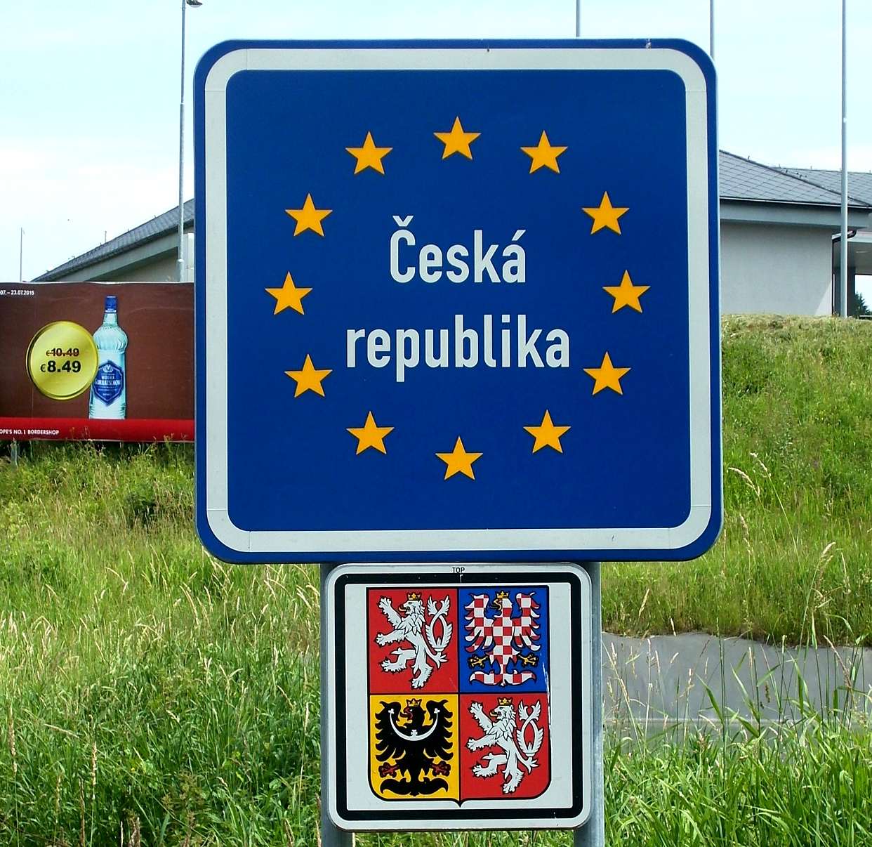 Megtiltották a teherautó tranzitot Prága délkeleti részén. A korlátozás egyes megyei és helyhatósági útra vonatkozik.