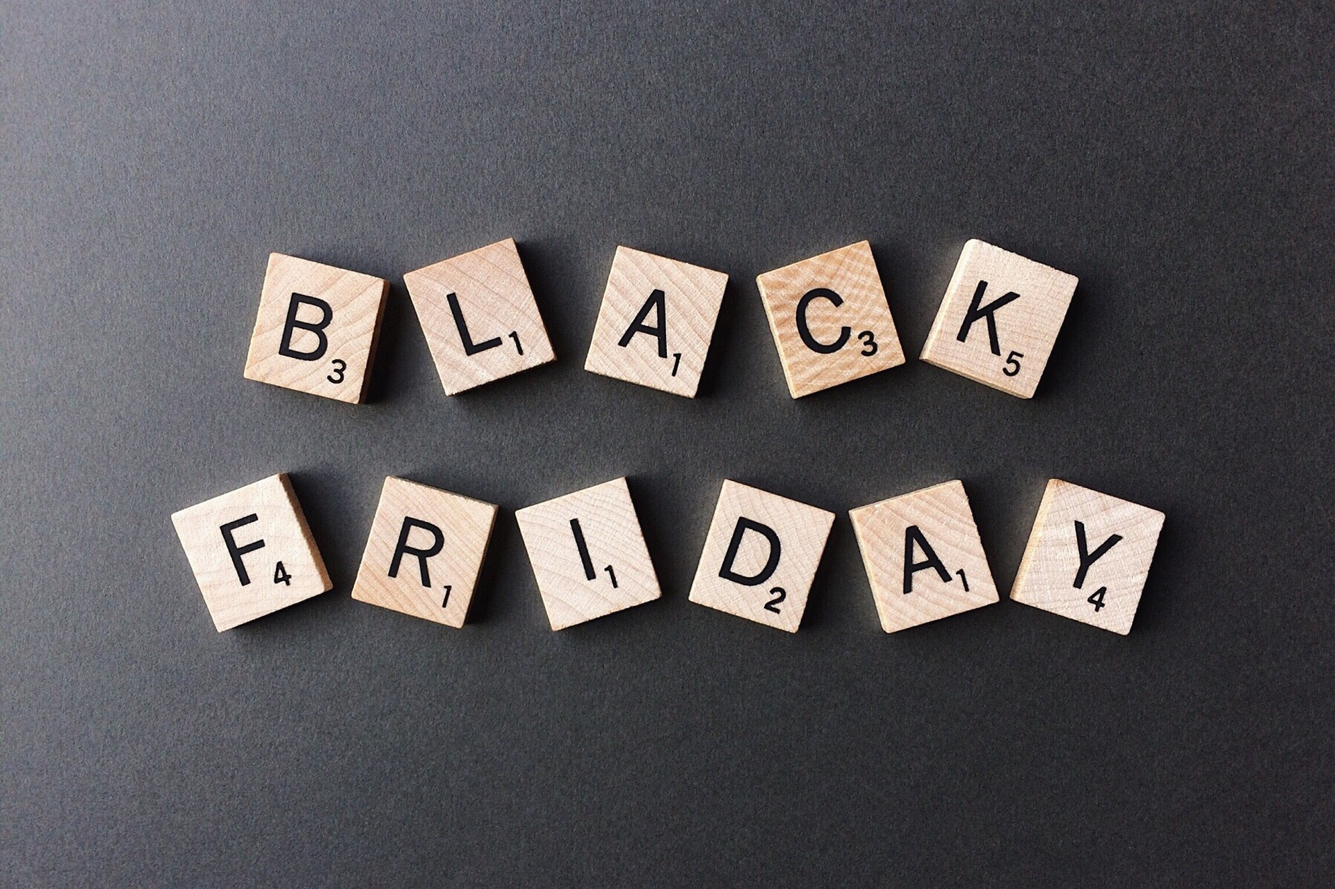 Nagyobb lesz az e-kereskedelmi forgalom novemberben, mint decemberre várható. A Black Friday az oka.
