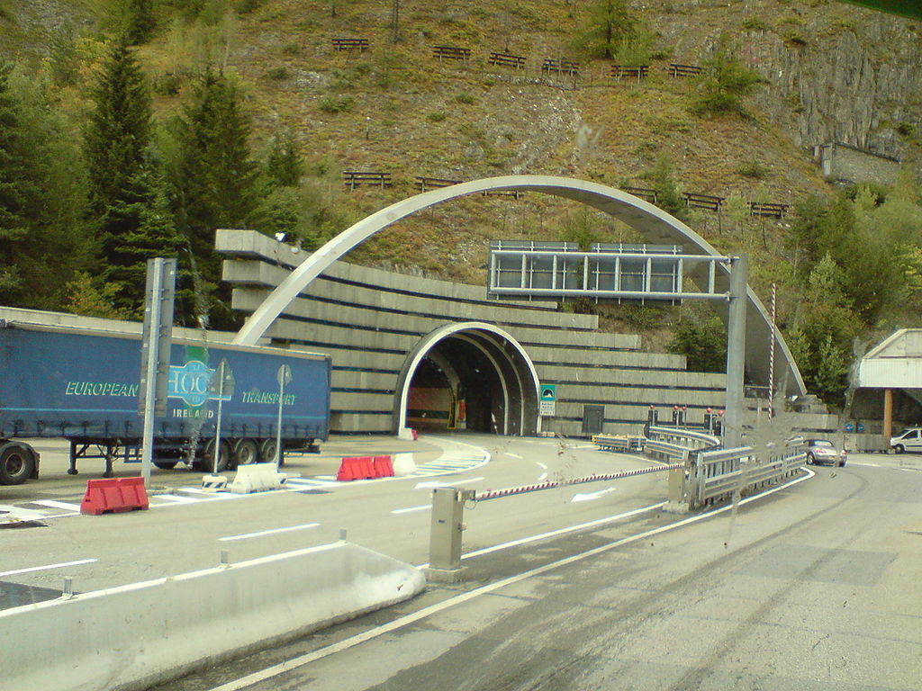 Restricții de trafic în tunelurile Montblanc și Fréjus în această lună