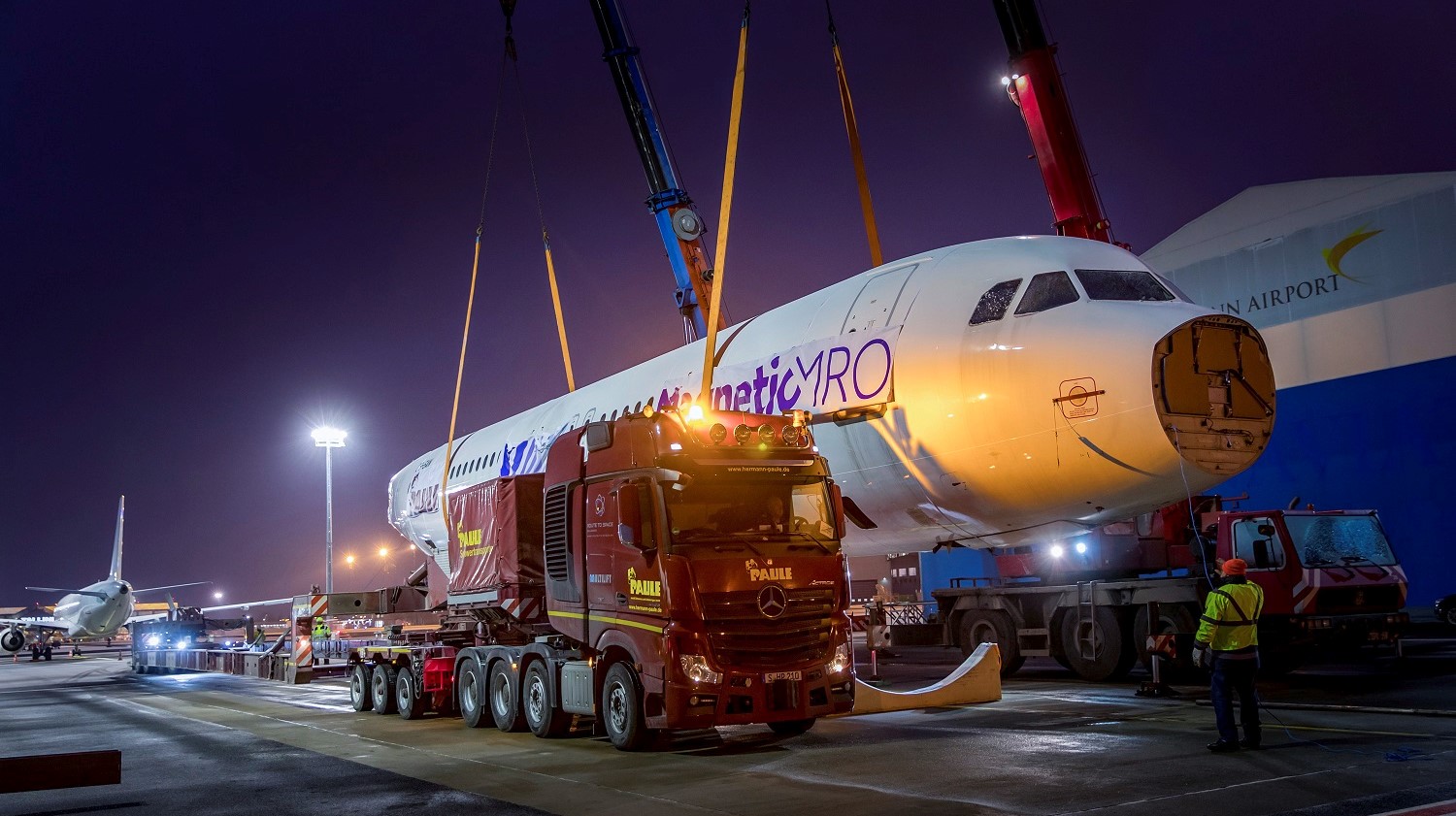 Niecodzienny ponadgabaryt przejechał przez Niemcy. Tak wygląda transport Airbusa