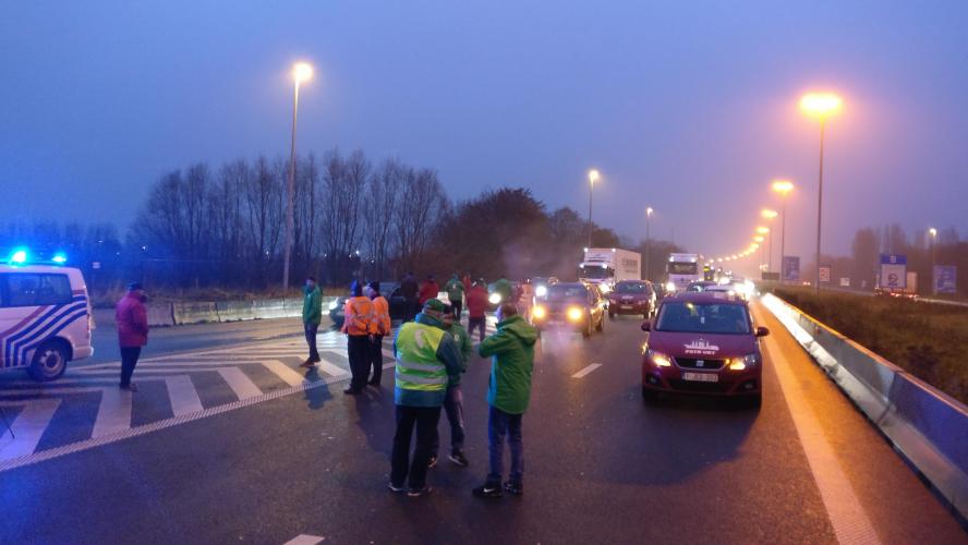 ULTIMA ORĂ: Granițe blocate în Belgia de proteste ale transportatorilor