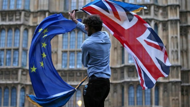 Efectul Brexit: Producătorii auto părăsesc Marea Britanie, lăsând zeci de mii de persoane fără loc de muncă