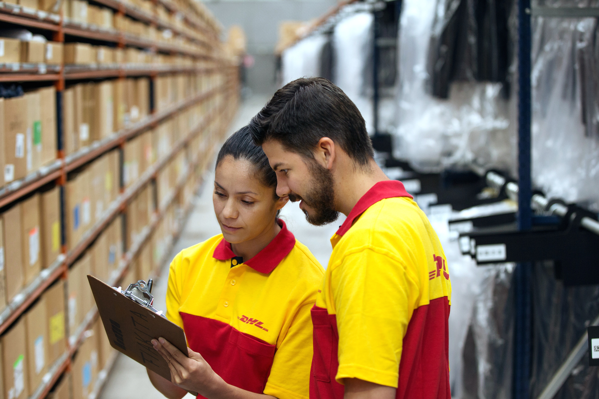 DHL Express szykuje się do twardego Brexitu. Zatrudnia dziesiątki ludzi tygodniowo