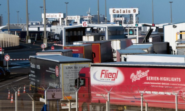 Franța pregătește un plan de urgență privind transporturile către Marea Britanie