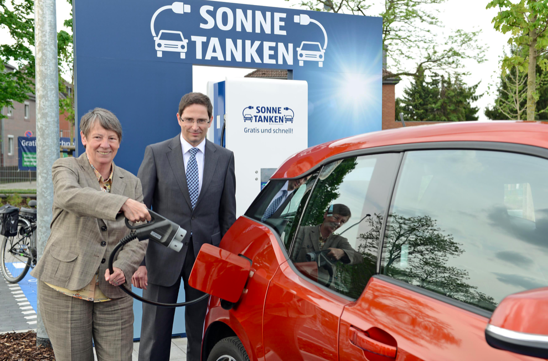 A német diszkontok az elektromobilitásra építenek. Az „elektromosok” töltőhálózata egyre nagyobb lesz