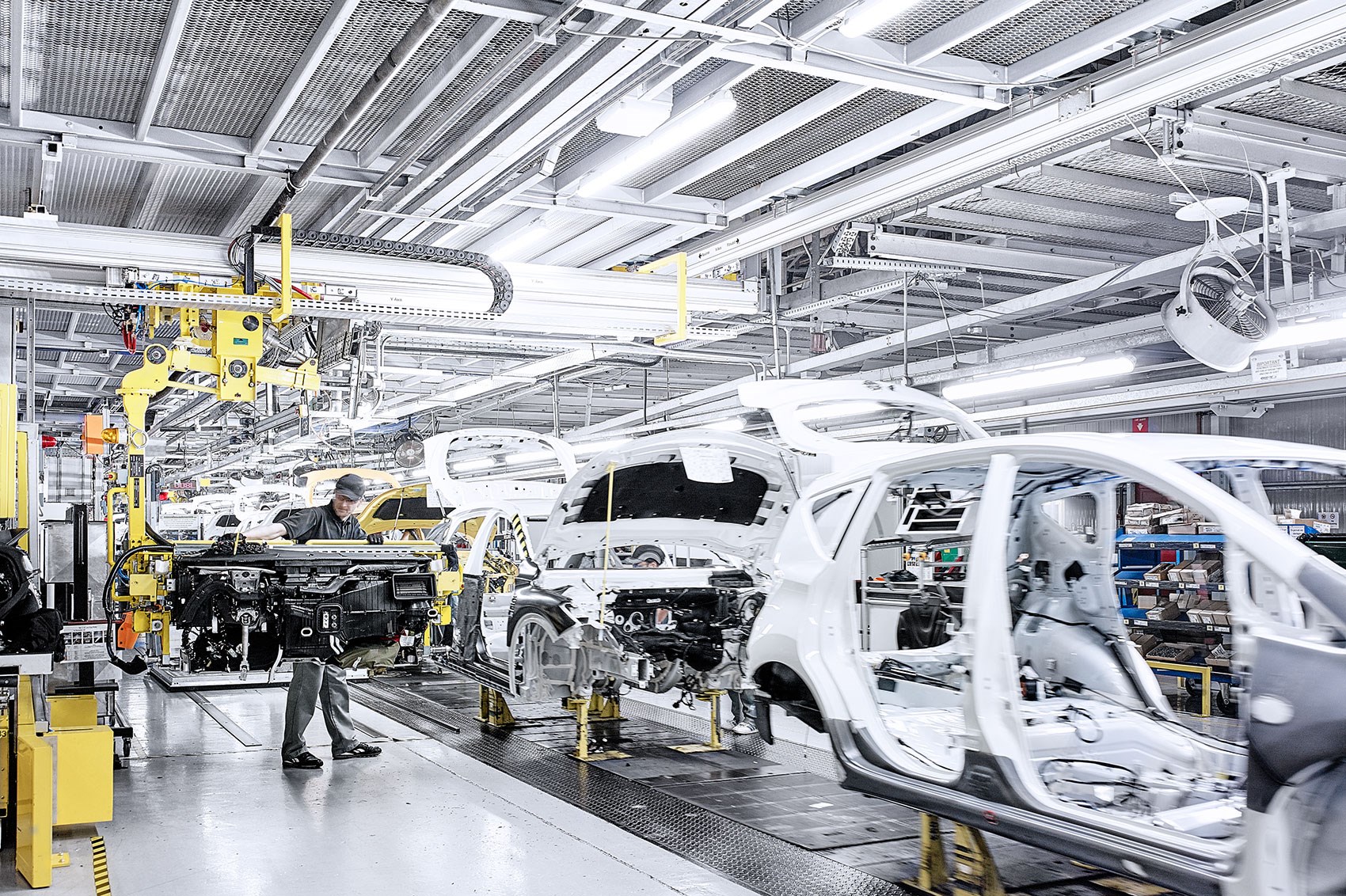 Raport ACEA: România a surclasat Ungaria la producția auto