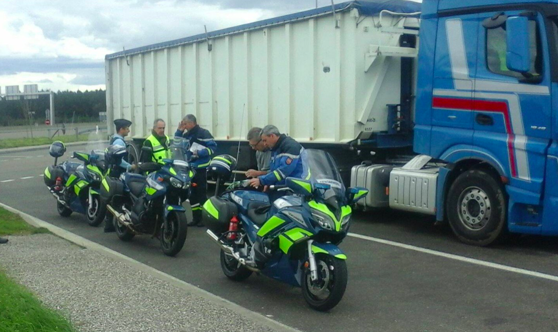 Belgijski przewoźnik zapłacił słono za wykroczenia kierowcy. Truckera na gorącym uczynku przyłapali żandarmi