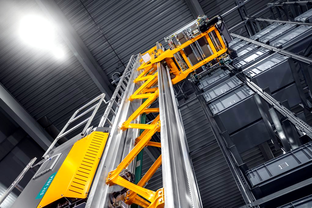 Logistyka 4.0 w praktyce. Ta układnica zużywa mniej prądu, bo czerpie energię z hamowania