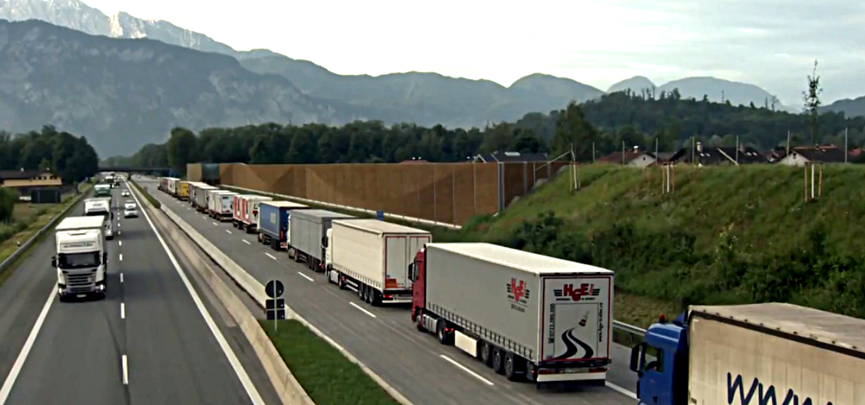Uwaga! Znów korki z powodu odpraw blokowych. Ponad 20-kilometrowa kolejka trucków
