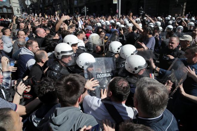 Demonstrații publice de amploare în Serbia. Traficul poate fi perturbat