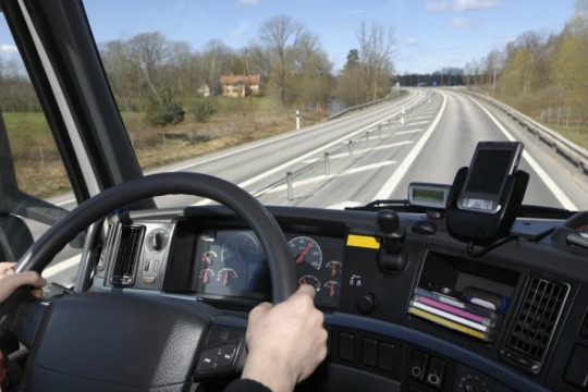 Compensație astronomică pentru un șofer de camion care a fost obligat să lucreze peste program. Acesta ar trebui să reprezinte un semnal de alarmă pentru întreaga industrie