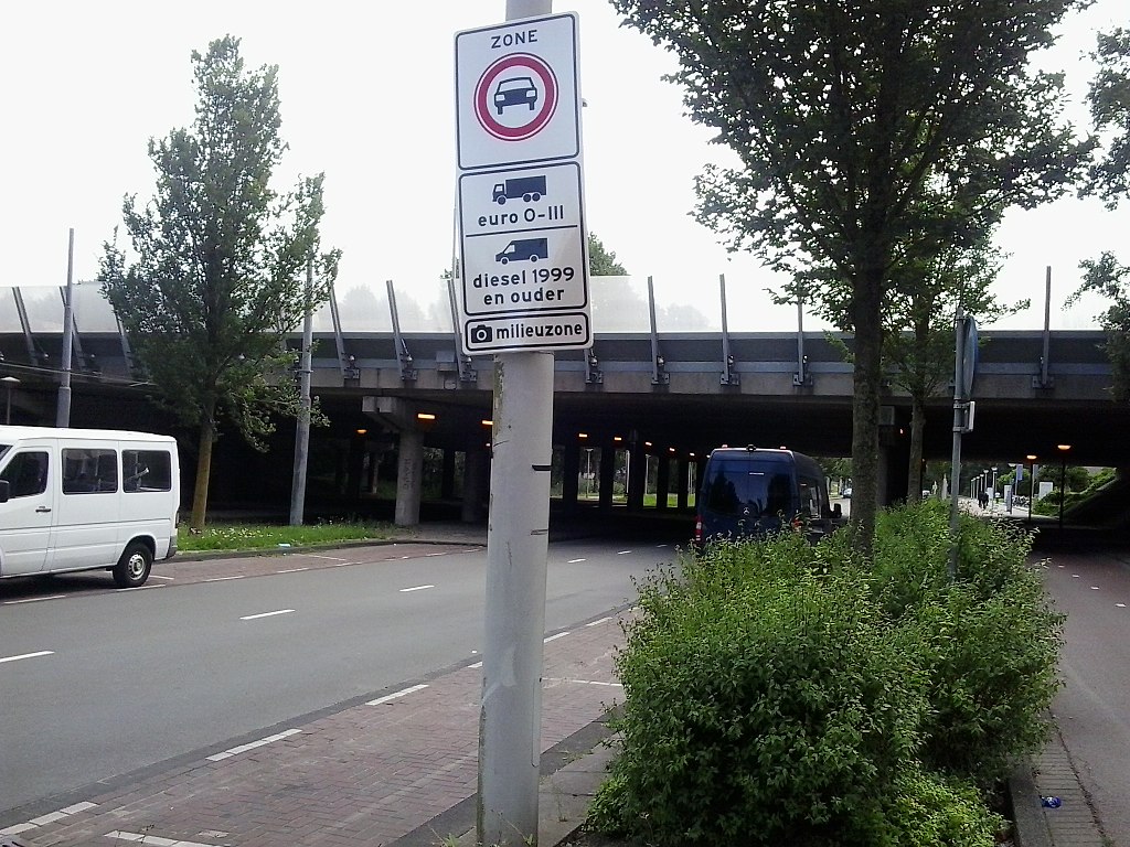 A hollandok egységesítik a környezetvédelmi övezetekre vonatkozó szabályokat. Ki lesz az, aki nem hajthat be?