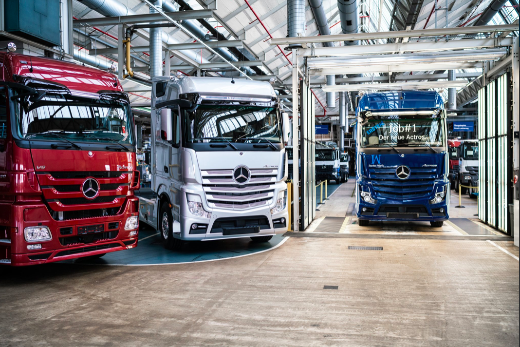 Megkezdődött az Actros legújabb generációjának sorozatgyártása. A tükör nélküli teherautók hamarosan útra kelnek
