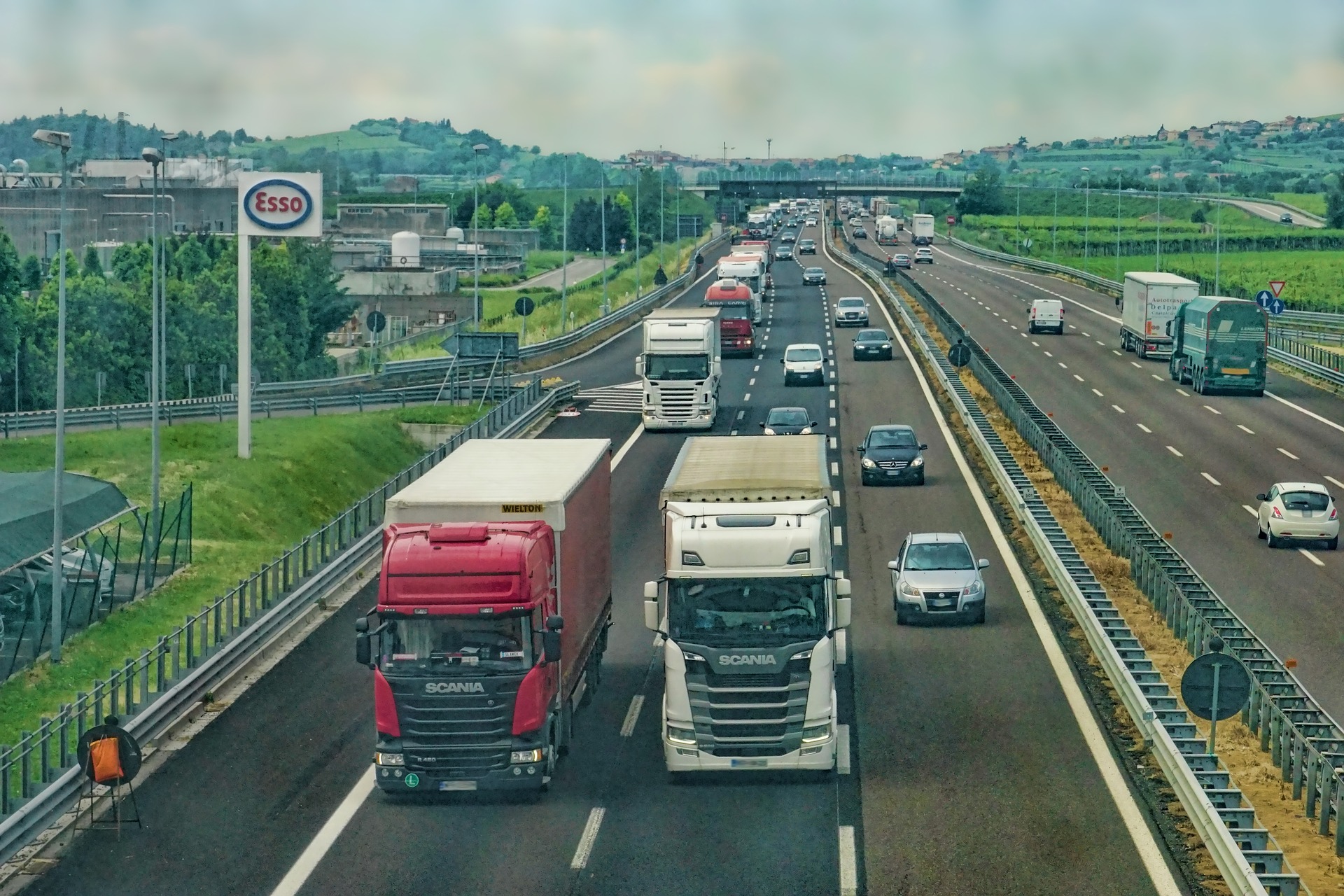 French, German and Nordic haulage associations: “Eastern European trucks only return home once or twice a year”