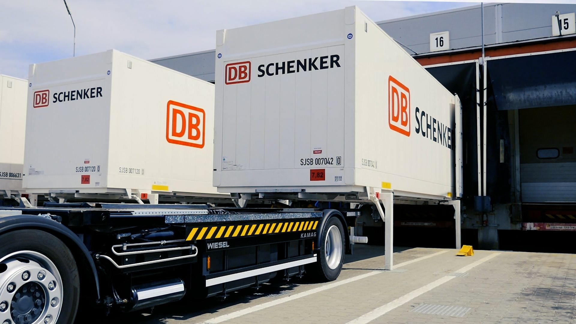 Niemiecki gigant logistyczny tymczasowo zawiesza transport do Wielkiej Brytanii