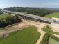 Po kilku dniach próbnych obciążeń największej estakady na odcinku drogi ekspresowej S7 (Lubień – Rabka Zdrój), Generalna Dyrekcja Dróg Krajowych i Autostrad poinformowała wczoraj, że testy wypadły pomyślnie. Przez wiadukt na nowej zakopiance przejeżdżały ciężarówki w obu kierunkach, z różnymi prędkościami, także pokonując sztuczny próg (w celu wymuszenia drgań konstrukcji). Drogowcy przeprowadzili też próby statyczne, podczas których 8 załadowanych pojazdów ciężarowych stało na estakadzie, by sprawdzić zachowanie obiektu pod dużym obciążeniem. Fot. GDDKiA/B. Potasiewicz