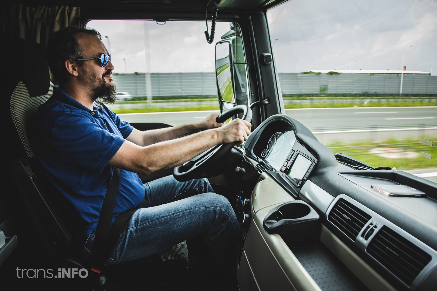 Franța: Companiile de transport mici își plătesc șoferii mai bine decât cele mari